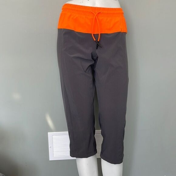 Lululemon Step Lively Crop Size 4 - Picture 1 of 2
